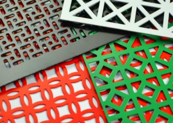 Wysoka otwarta powierzchnia Perforated Steel Mesh Sheets Pvc Coating Dekoracja Otwór Rozmiar 0,1 mm