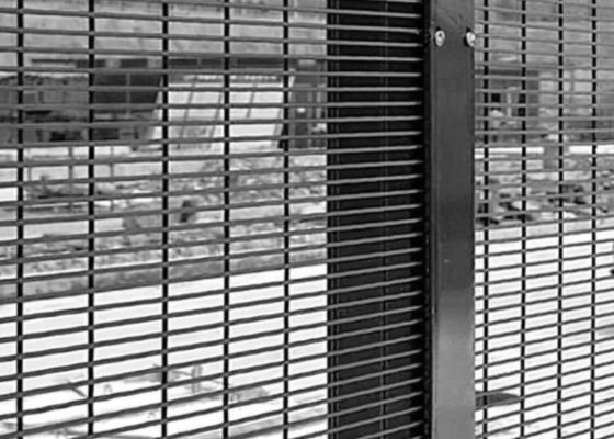 Płyty ze spawaną siecią drukowaną z czarnymi kwadratowymi dziurami do szkół z łatwą instalacją