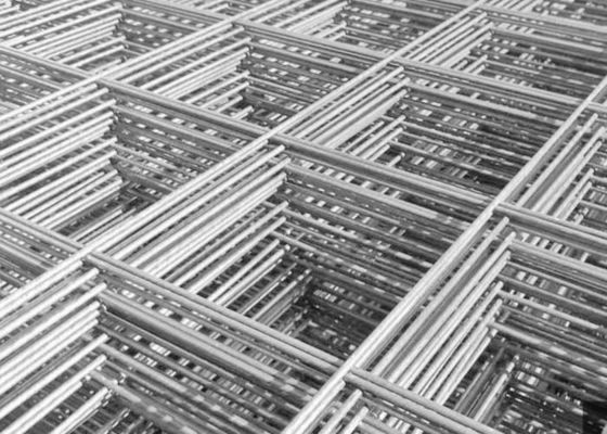 Galwanizowana stal 1,0 mm Panely z spawaną siecią drukowaną o rozmiarze otworu 50x50 mm dla łatwej instalacji