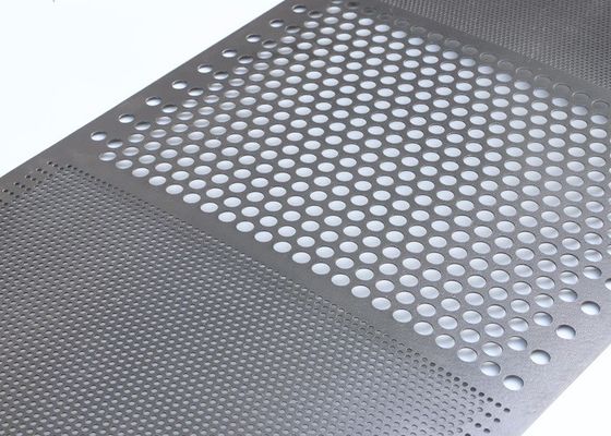 0.7mm Biały Perforated Aluminium Sheet z kwadratowymi otworami do dekoracji
