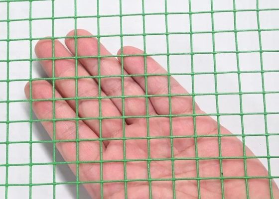 Spawana siatka druciana z kwadratowymi oczkami powlekana PVC z otworami 1/4'', 3/8'' i 3/4'' do klatek zabezpieczających i zagród dla zwierząt